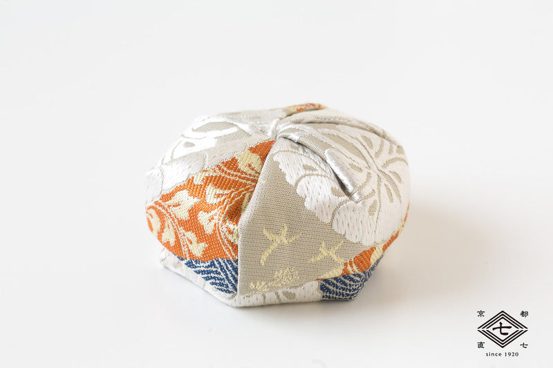 ねじ香合 三十六人家集 朱紺