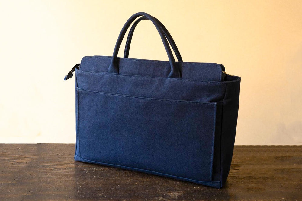 VALETINO CARAVANI。手提げカバン。中古品【色褪せ傷、使用感有り】 89378-12-