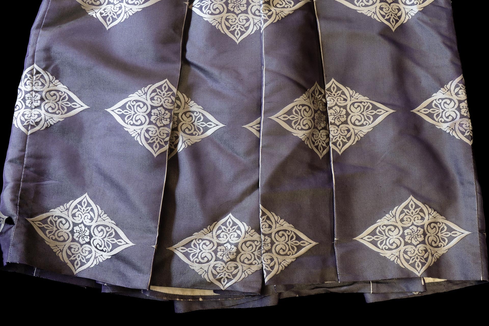 Hakama pleats and hem